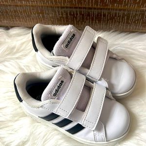 Toddler adidas sneakers black and white